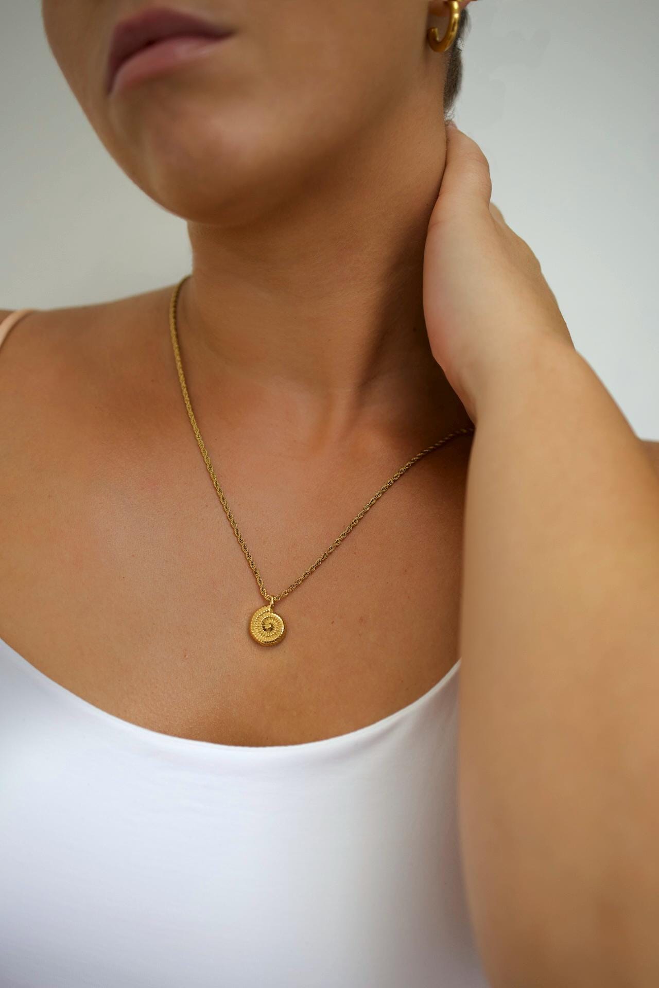 18K Gold Plated Shell Pendant Necklace, Rope Chain
