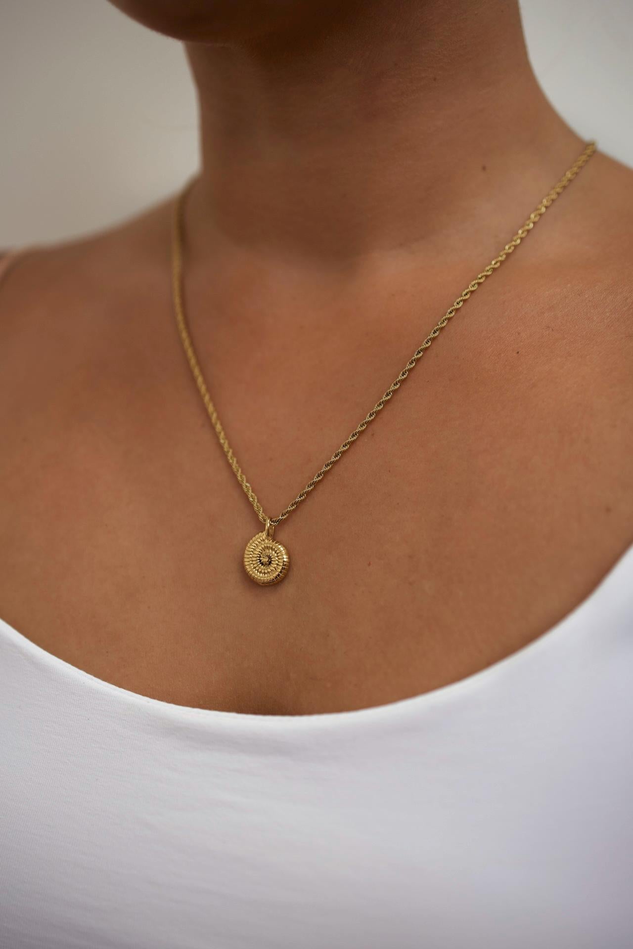 18K Gold Plated Shell Pendant Necklace, Rope Chain