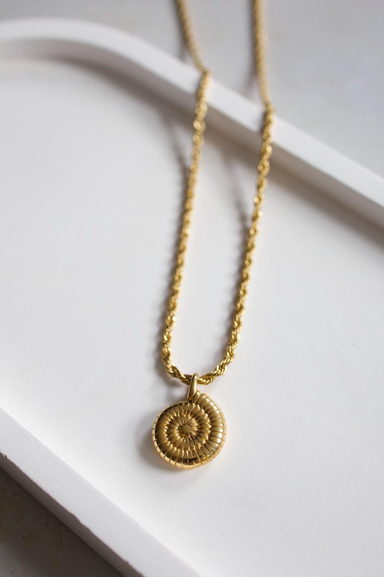 18K Gold Plated Shell Pendant Necklace, Rope Chain
