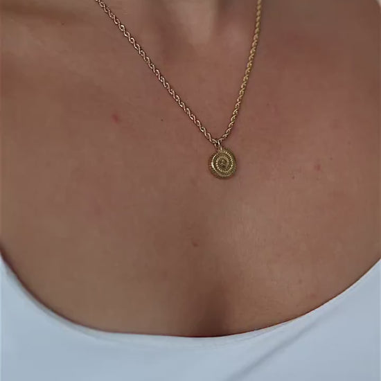 18K Gold Plated Shell Pendant Necklace, Rope Chain